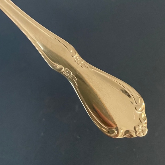 Oneida Stainless Flatware Chateau Pattern Lot of 2 Teaspoons Dinner Spoon USA 6" - Picture 1 of 6